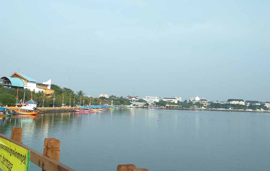 Mbah Kondor Pantai Ancol